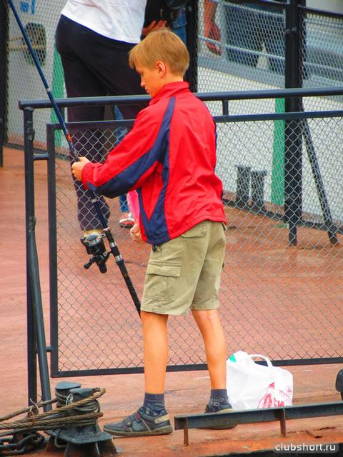 19083_boy-in-shorts-with-a-fishing-rod.jpg